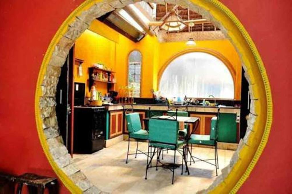 Отель The Rabbit Hole Balabag  Экстерьер фото