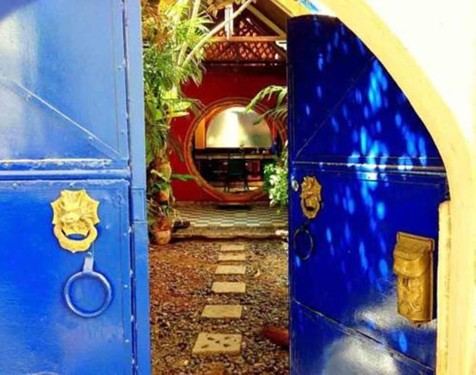 Отель The Rabbit Hole Balabag  Экстерьер фото