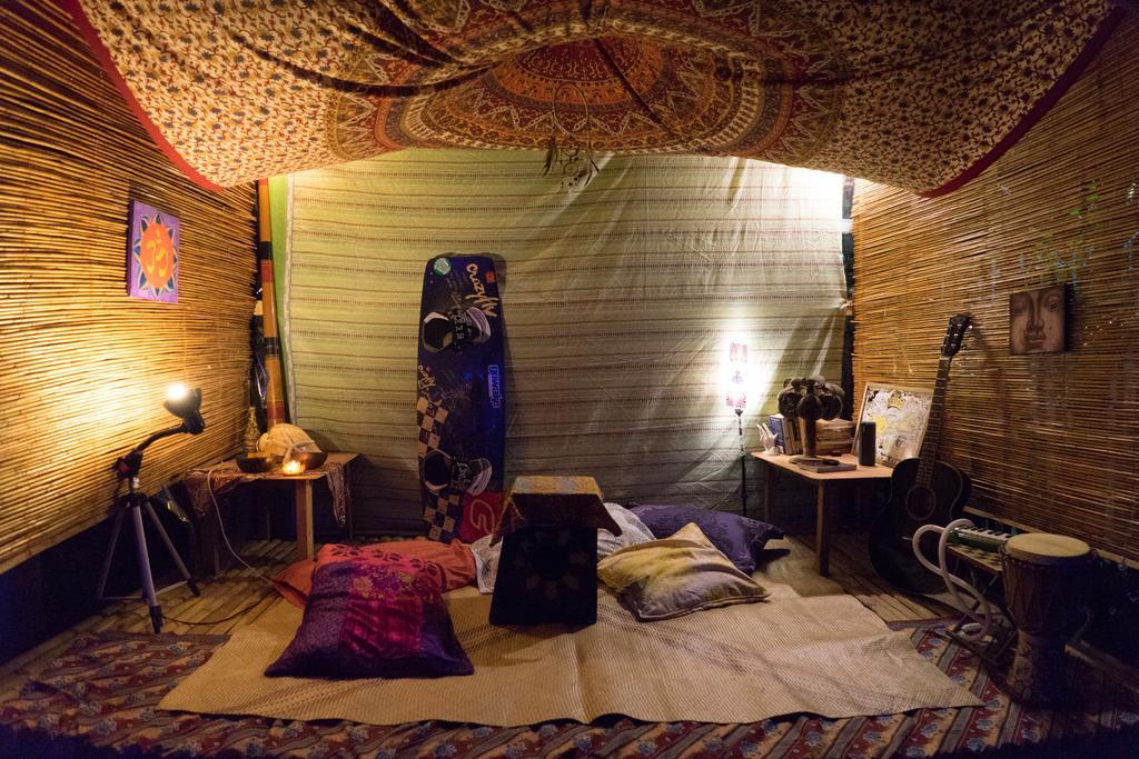 Отель The Rabbit Hole Balabag  Экстерьер фото